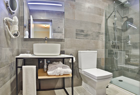 Moon Hotel & Spa