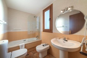 Conjunto Residencial Las Encinas by Costaluz Apartamentos