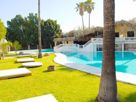TU&ME Resort