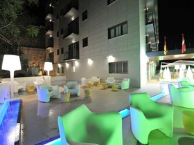 ON ALETA ROOM