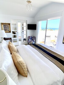 Mondrian Luxury Suites & Villas