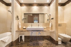 Estepona Hotel & Spa Resort