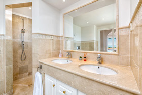 Solaga - Villa Los Monteros