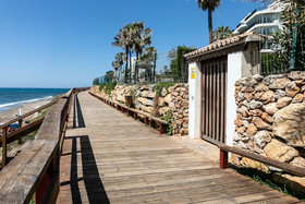 Almirante 903 Just On The Beach