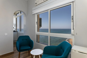 Almirante 903 Just On The Beach