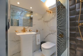 Anahita Boutique Hotel