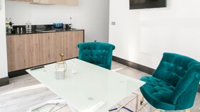 Avenue Rooms