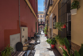 Feel Hostel City Center