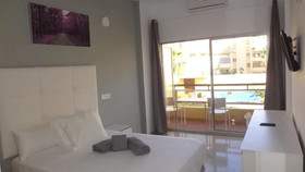 Carlos Rooms