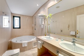 AZZ Merida Medea Hotel