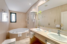 AZZ Merida Medea Hotel