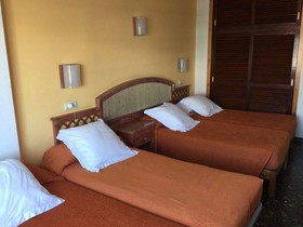 Hostal Illes Pitiuses