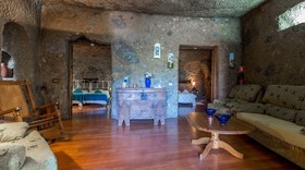 Casa Cueva Las Margaritas