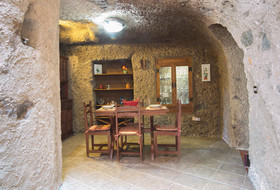 Casa Cueva Las Margaritas