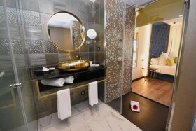 Design Plus BEX Hotel