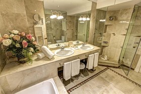 Bull Hotel Reina Isabel & Spa