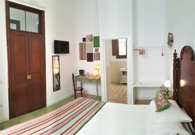 Los Canaritos Guest House