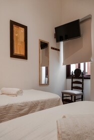 Santa Ana Suite & Rooms