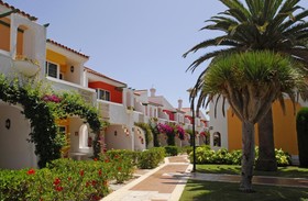 Bungalows Cordial Green Golf