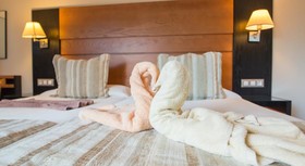 HL Miraflor Suites Hotel