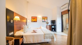 HL Miraflor Suites Hotel