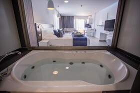 Servatur Casablanca Suites & Spa