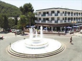 Cala Llonga Apartments