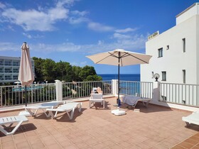 Es Puet Blanc By Flats Friends