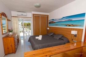 Es Puet Blanc By Flats Friends