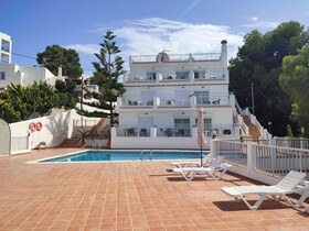 Es Puet Blanc By Flats Friends