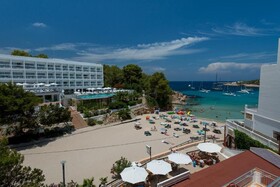 Es Puet Blanc By Flats Friends