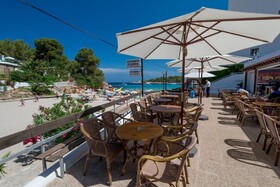 Es Puet Blanc By Flats Friends