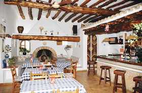 Benet Los Pinares Apartments