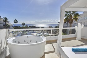 Tropic Garden Hotel & Apartments