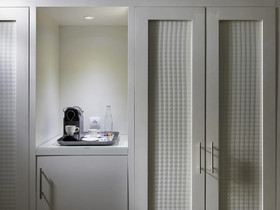 H10 White Suites