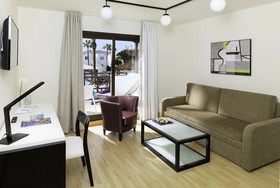 H10 White Suites
