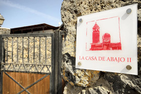 La Casa De Abajo
