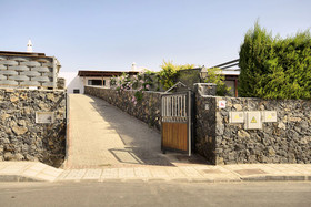 La Casa De Abajo