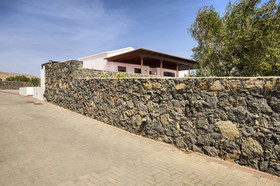La Casa De Abajo