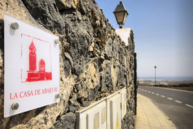 La Casa De Abajo