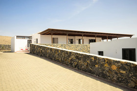 La Casa De Abajo