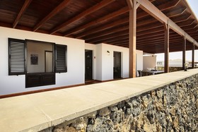 La Casa De Abajo
