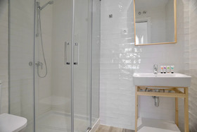 nQn Aparts & Suites Madrid