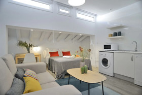 nQn Aparts & Suites Madrid