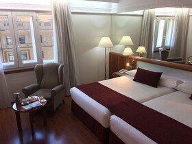 Catalonia Plaza España Hotel & Spa