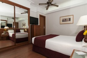 Catalonia Plaza España Hotel & Spa