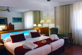 Catalonia Plaza España Hotel & Spa