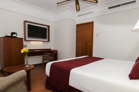 Catalonia Plaza España Hotel & Spa