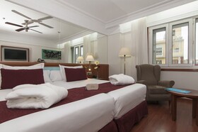 Catalonia Plaza España Hotel & Spa