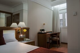 Catalonia Plaza España Hotel & Spa
